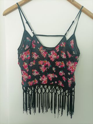 Top flores y flecos Bershka