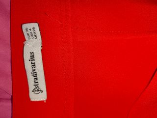 Falda roja de Stradivarius