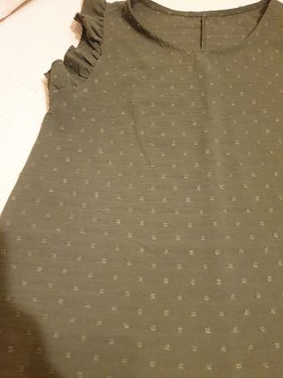 Blusa topos volantes