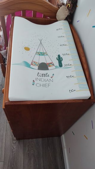 Cuna y cómoda cambiador