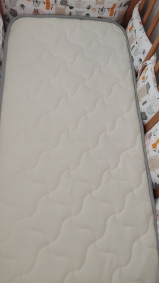 Cuna y cómoda cambiador