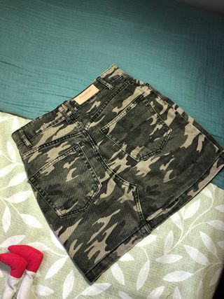 Falda de estampado militar vaquera