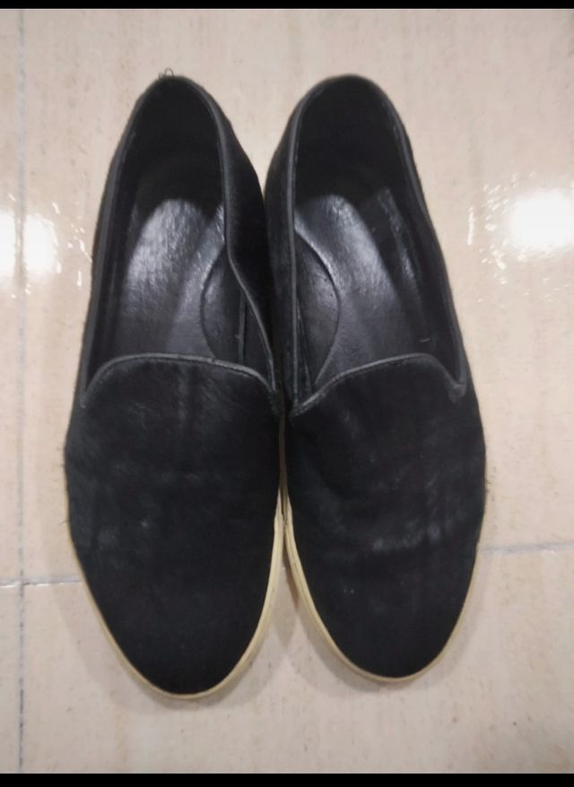 Zapatos de caballero, forrados de pelo de caballo.