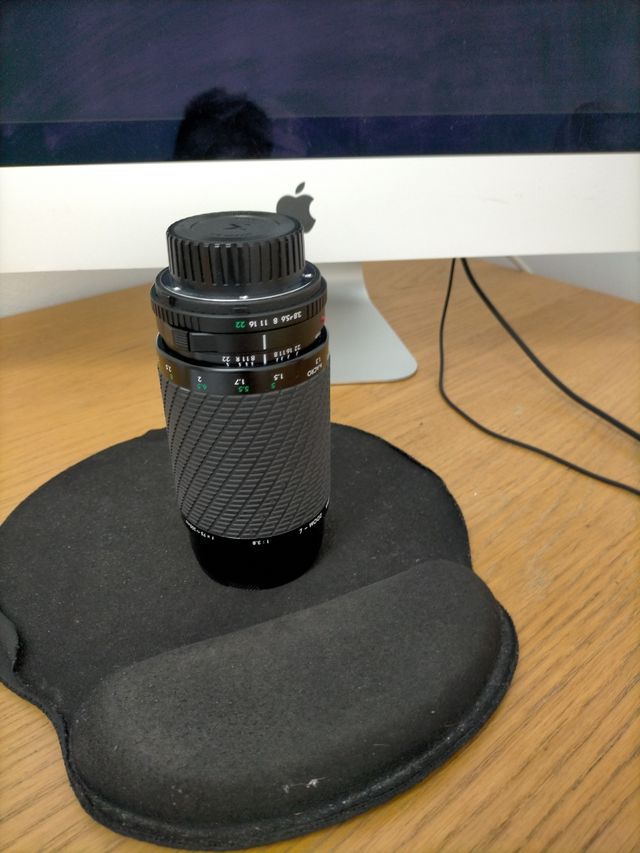 teleobjetivo Sigma 75-200mm. 15€