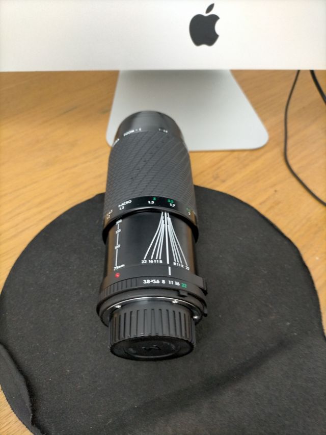 teleobjetivo Sigma 75-200mm. 15€