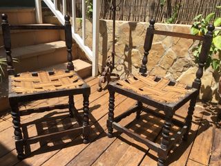Pareja de sillas bajas