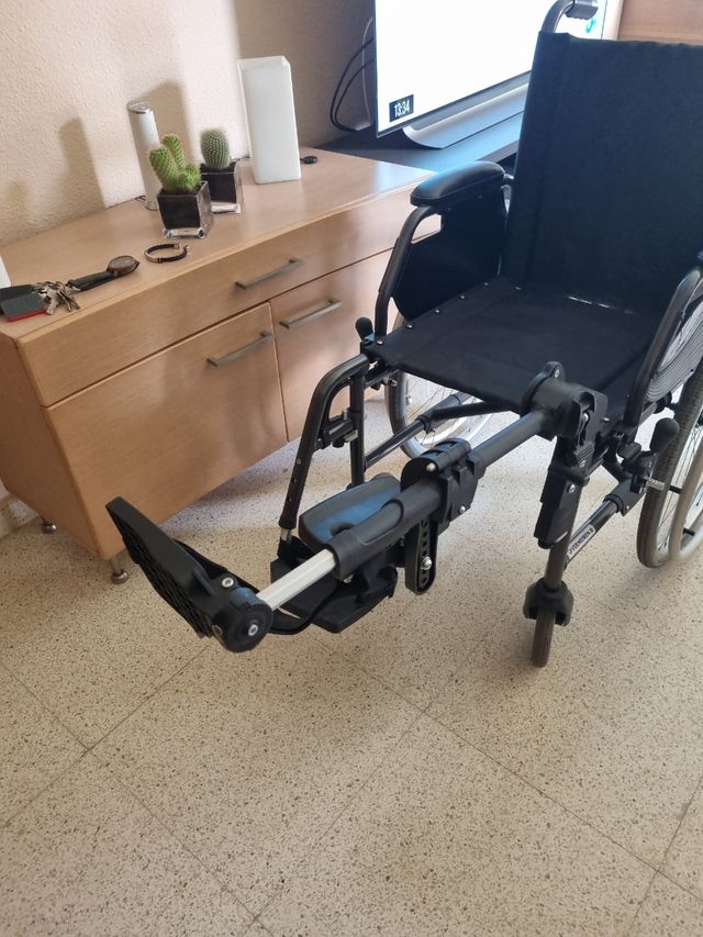 reposa pie izquierdo para silla de ruedas