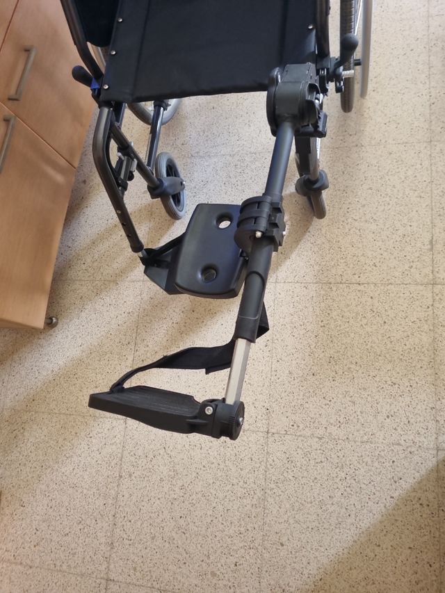 reposa pie izquierdo para silla de ruedas