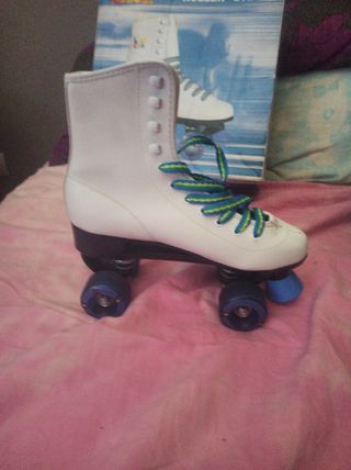 PATINES - ROLLER SKATE