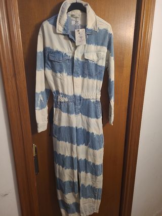 mono muy chulo bershka.  talla xs. tejano .