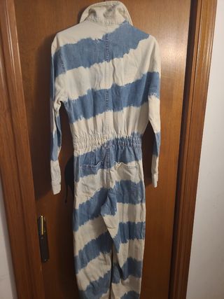 mono muy chulo bershka.  talla xs. tejano .