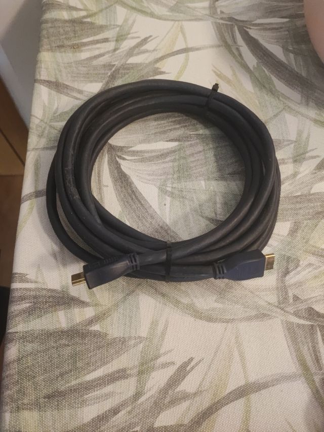 cable HDMI de 4 m aprox.