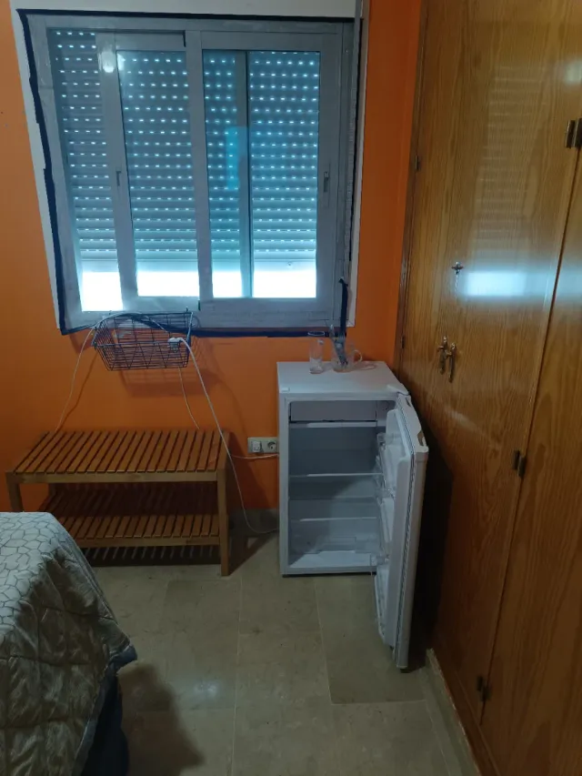 Habitación en ALQUILER .  DISPONIBLE .