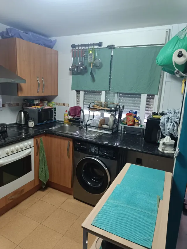 Habitación en ALQUILER .  DISPONIBLE .