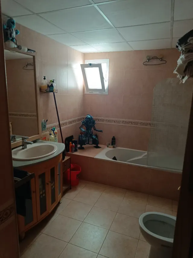 Habitación en ALQUILER .  DISPONIBLE .