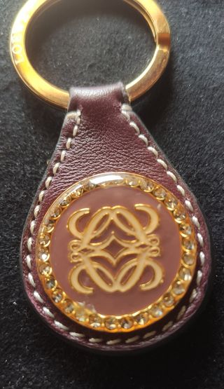 A estrenar. Llavero nuevo"LOEWE"