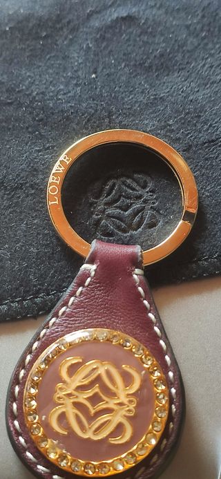A estrenar. Llavero nuevo"LOEWE"