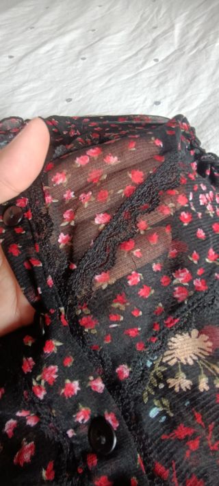 Camisa negra transparente de mujer