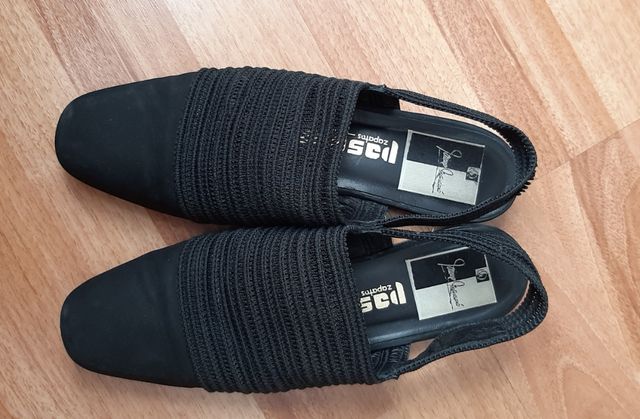 Zapatos negros planos