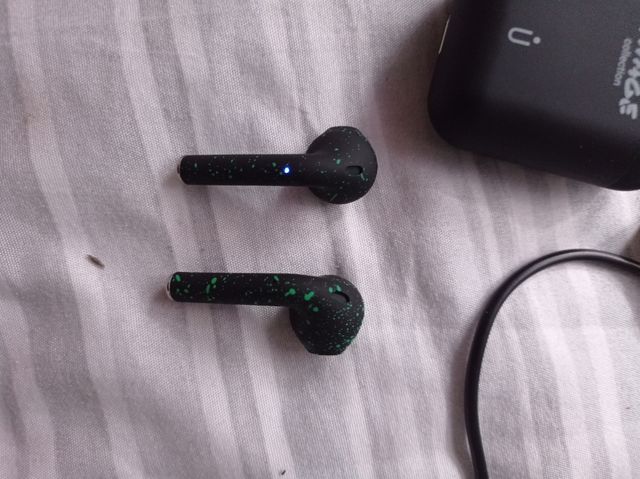 Auriculares inalámbricos con funda