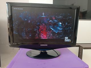 vendo televisión y monitor de mesa Oy por 80 euros