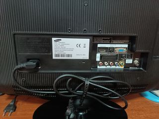 vendo televisión y monitor de mesa Oy por 80 euros