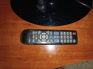 vendo televisión y monitor de mesa Oy por 80 euros