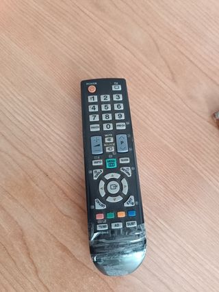 vendo televisión y monitor de mesa Oy por 80 euros