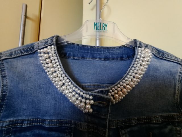 Giubbotto in jeans con perle