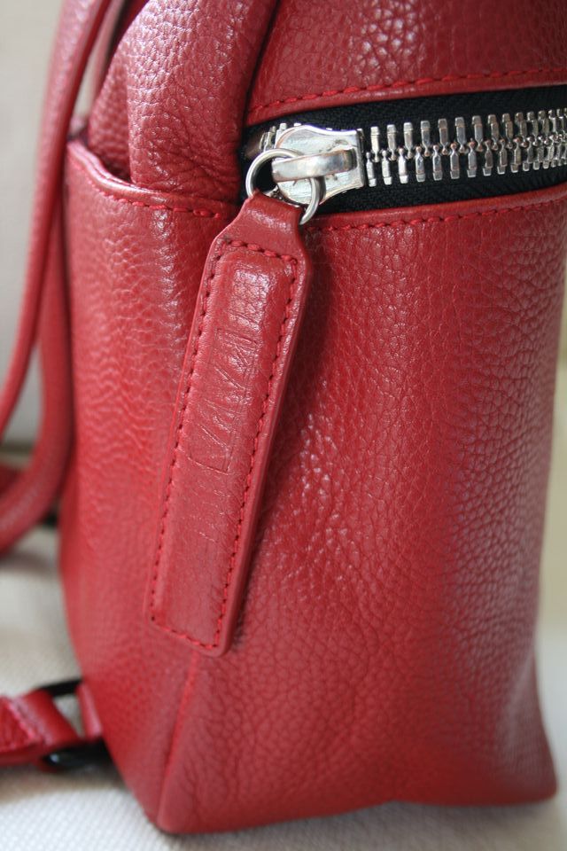 ZARA Mochila cuero rojo