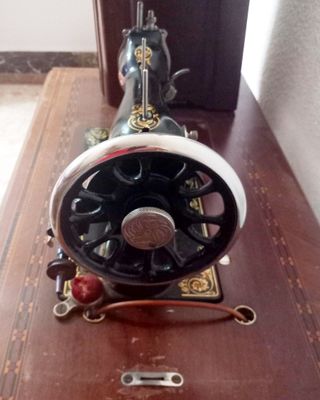 antigua-máquina-de-coser-Gritzner-V-de-1925