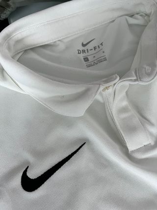 polo de deporte nike color blanco talla M