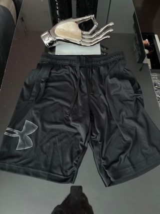 bermuda under armour talla M gris/negro