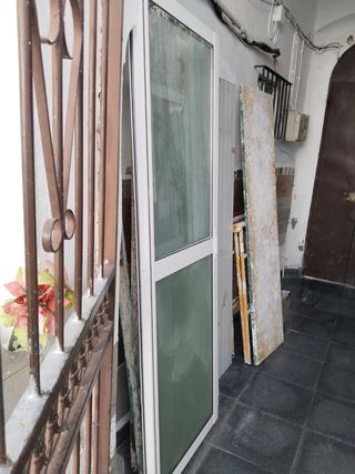 puerta de aluminio 70cm cada hoja x2'04