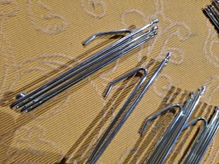 Ganci e tende da soffitto plissettati. (Prezzo: 30 unità)