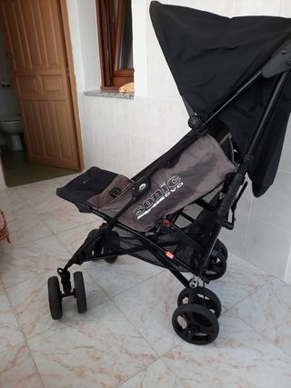 Silla ligera Jane sonic evo en color negro y gris.