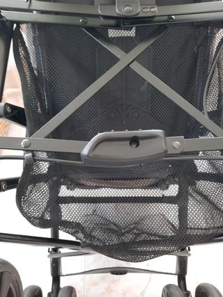 Silla ligera Jane sonic evo en color negro y gris.