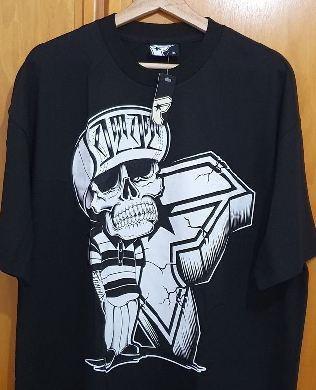 FAMOUS STARS ORIGINAL A ESTRENAR TALLA XL DE U.S.A