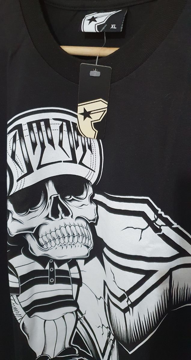 FAMOUS STARS ORIGINAL A ESTRENAR TALLA XL DE U.S.A