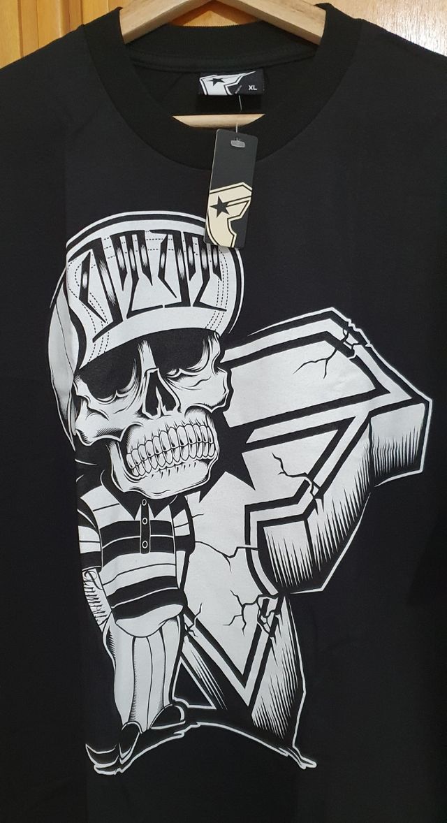 FAMOUS STARS ORIGINAL A ESTRENAR TALLA XL DE U.S.A