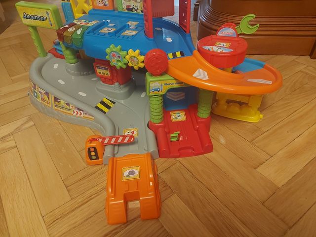 Tut Tut Bólidos. Garaje Multitaller