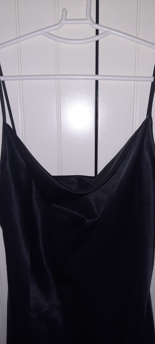 vestido raso negro HM
