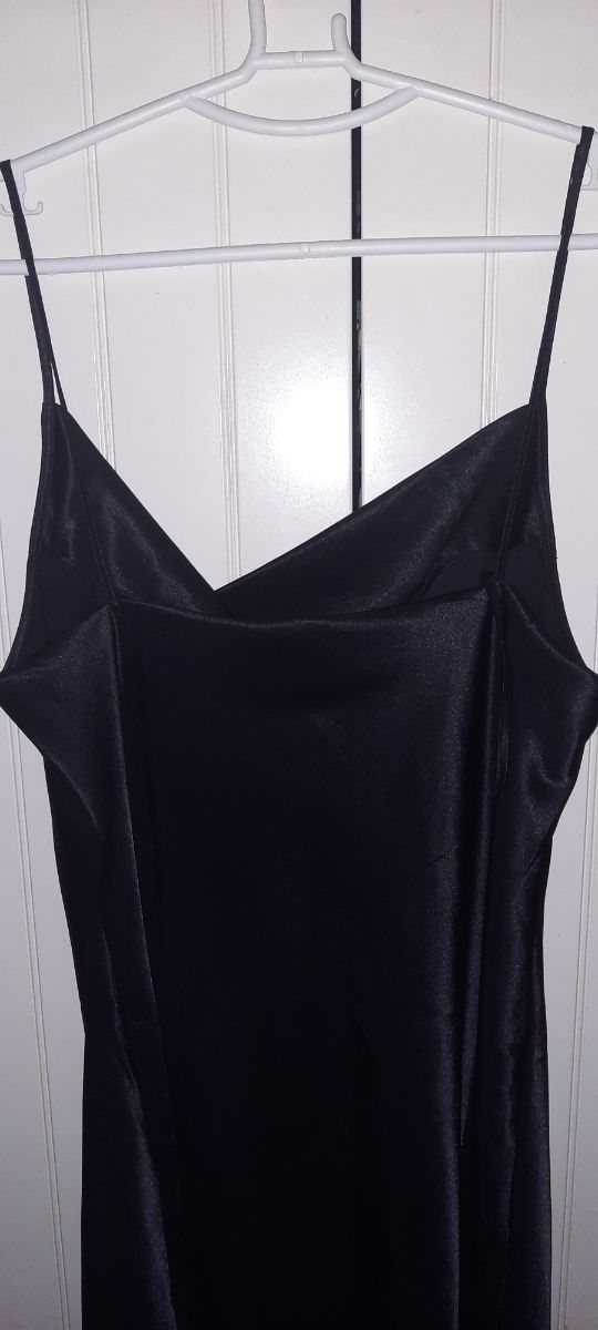 vestido raso negro HM