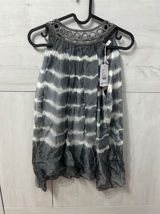 Blusa gris sin mangas