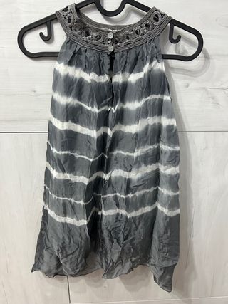 Blusa gris sin mangas