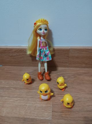 dos juegos de muñecas enchantimals