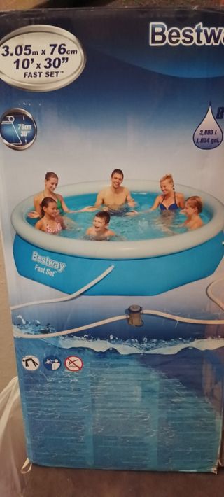 Piscina y filtro depuradora