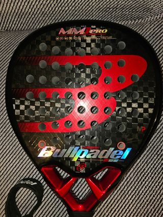 Pala Bullpadel MM1 PRO con Hesacore y Shockouts