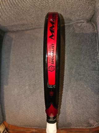 Pala Bullpadel MM1 PRO con Hesacore y Shockouts