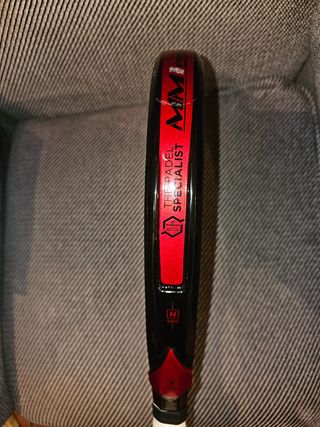 Pala Bullpadel MM1 PRO con Hesacore y Shockouts